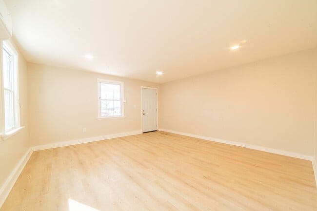 Building Photo - 115 N Delancy Pl