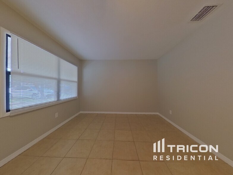 Building Photo - 1569 Lotus Path