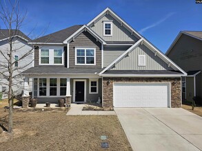 Building Photo - 819 Queenshire Ln