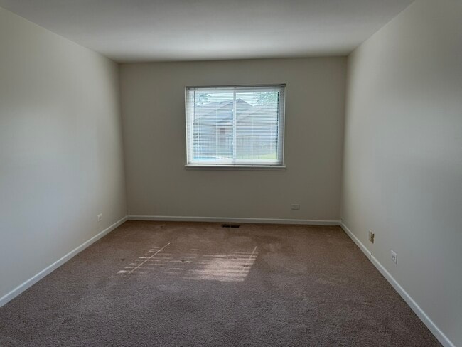 Building Photo - 324 Oak Meadow Ct