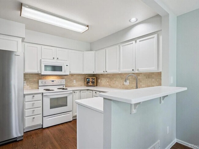 Building Photo - Charming 4BR Townhome in Thornton