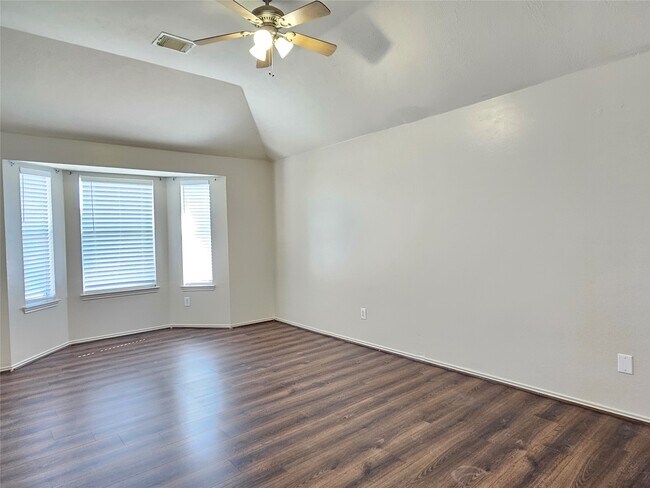 Building Photo - 9119 Regents Cove Ct