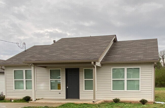 Building Photo - Three bedroom three bath available now!