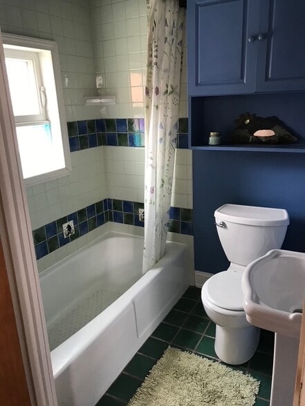 Building Photo - 56 Maple St