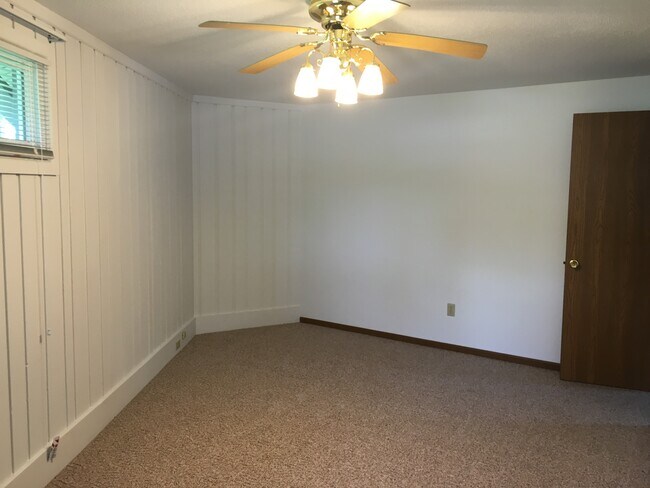 Bedroom Pic 1 - 800 Village Dr