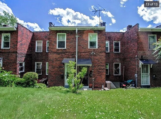 Building Photo - 3 Bed 1.5 Bath- Pittsburgh PA