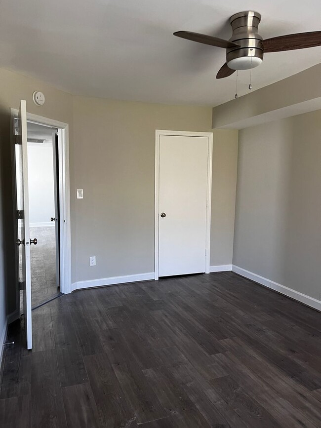 Building Photo - NEWLY AVAILABLE - RENOVATED 2 BR UNIT IN T...