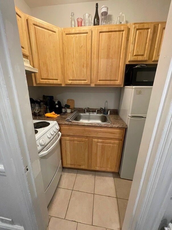 Building Photo - 469 Beacon St