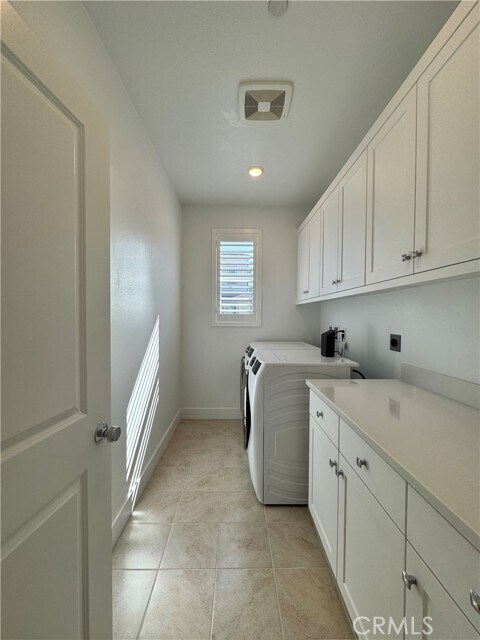 Building Photo - 450 Lobata