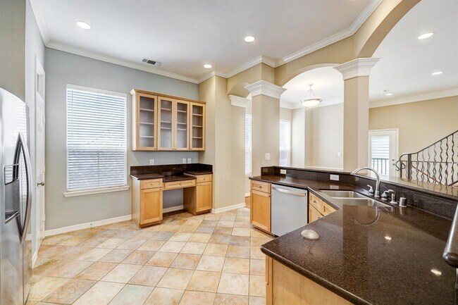 Building Photo - 5314 Blossom St