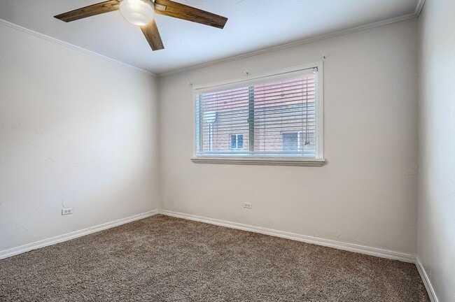 Building Photo - 3 Bed / 2 Bath Capitol Hill Condo | 2 Parking Spaces | Balcony | Walk Score 95 "Free April Rent"