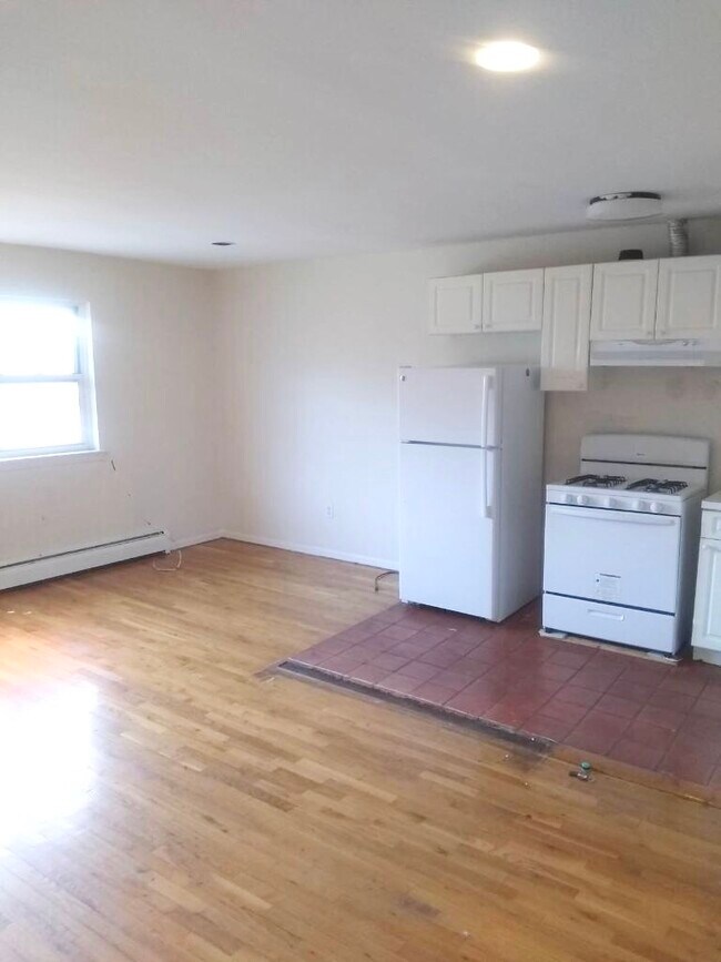 Primary Photo - 73-08 Ditmars Blvd