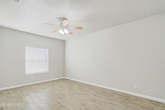 Building Photo - 5270 Sean Haggerty Dr