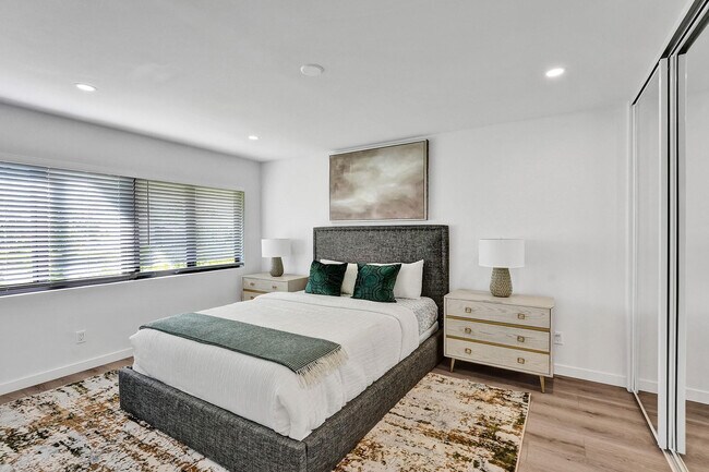 Building Photo - 5501 NE 18th Terrace