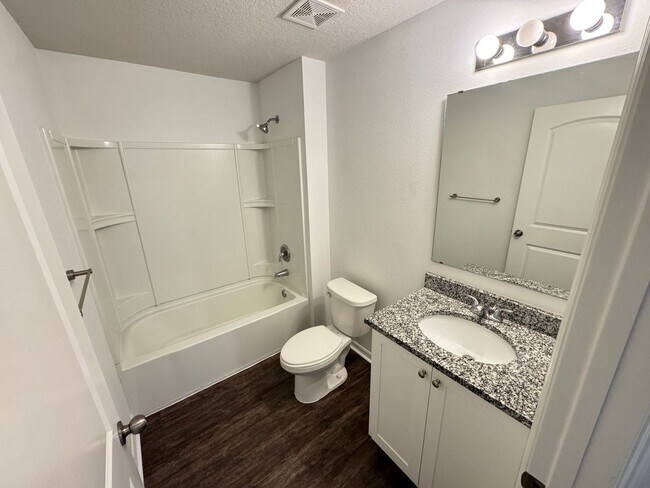 Building Photo - BEAUTIFUL, 4 bedroom, 2 bathroom Home in Poinciana!! Cable & Internet Included with Rent!!