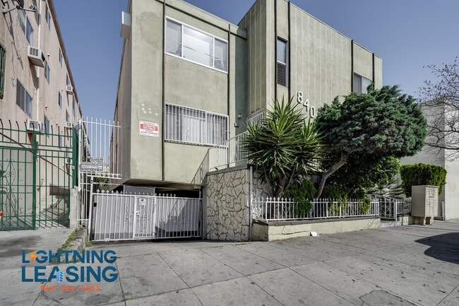 Building Photo - 843 S Carondelet St