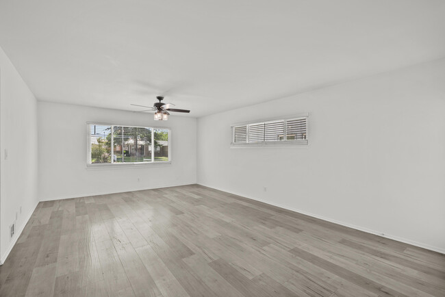 Building Photo - 809 W Ave J 10