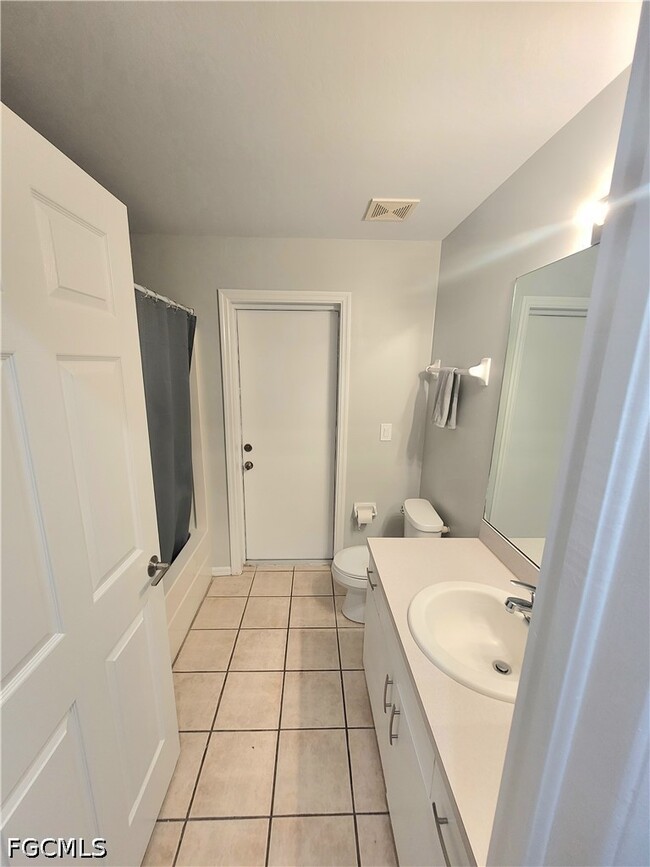 Building Photo - 4102 SW 14th Ave