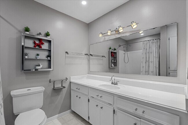 Building Photo - 883 Silverpines Rd