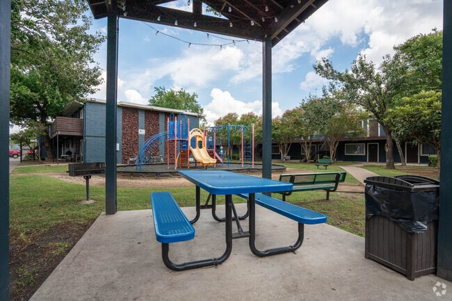 Building Photo - Encanto Apartments