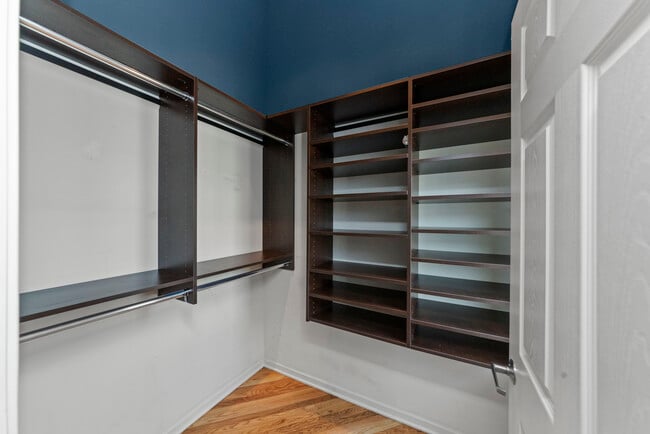 Building Photo - 1040 W Adams St