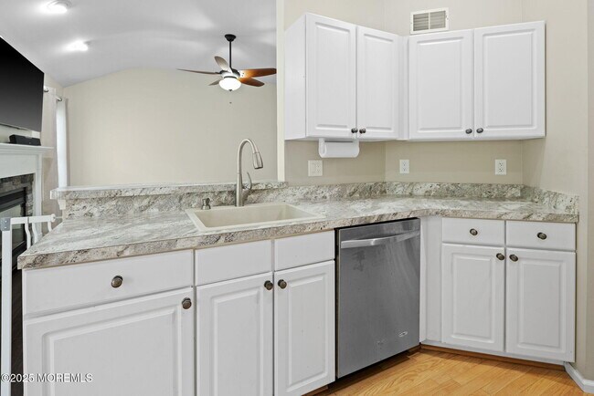 Building Photo - 148 Mizzen Ave