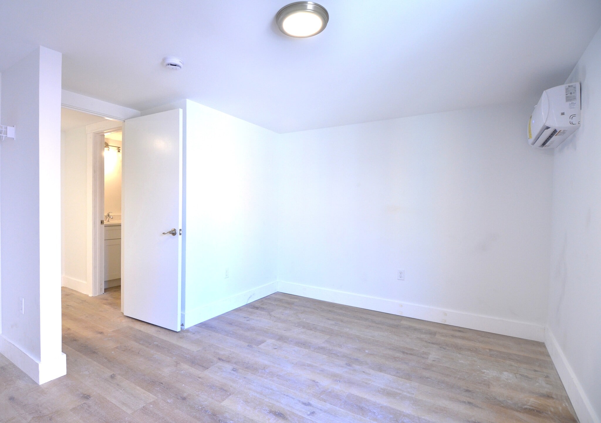 Building Photo - 1607 Race St