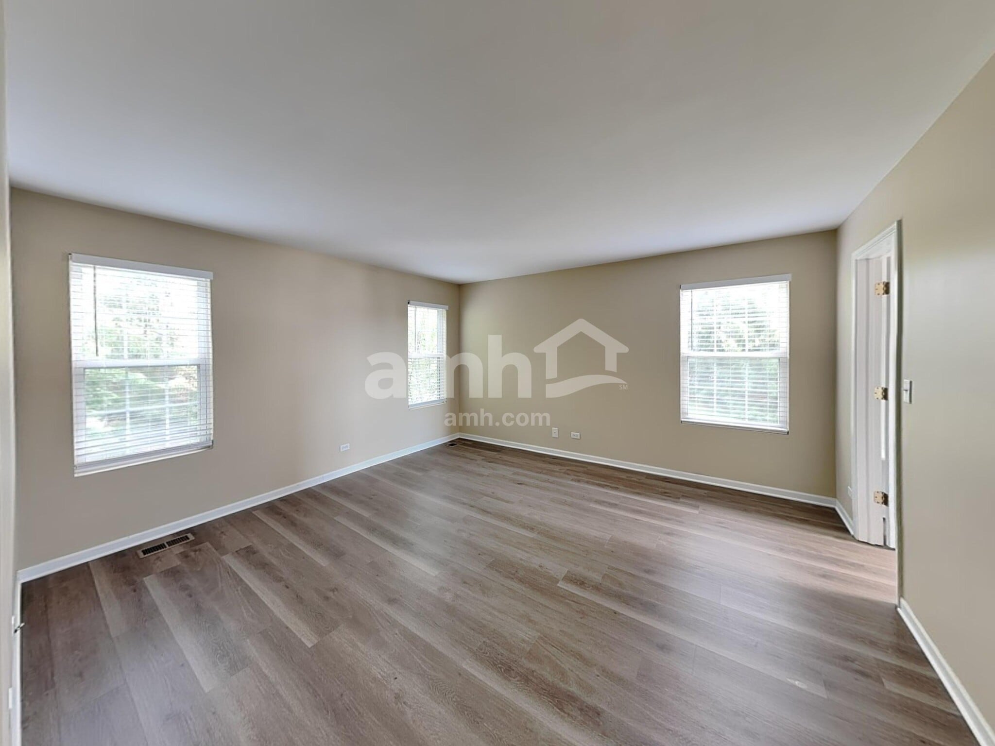 Building Photo - 509 Springbrook Trail N