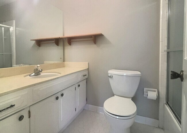 Building Photo - 335 Alexander Cove