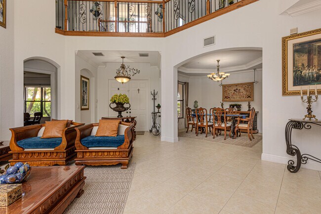 Building Photo - 10703 Versailles Blvd