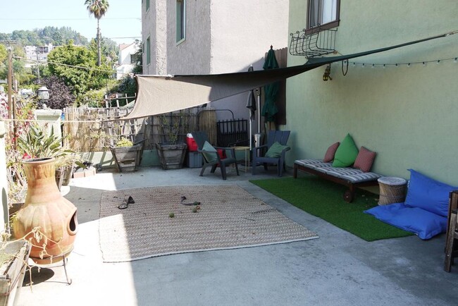 Building Photo - 1514 Micheltorena St