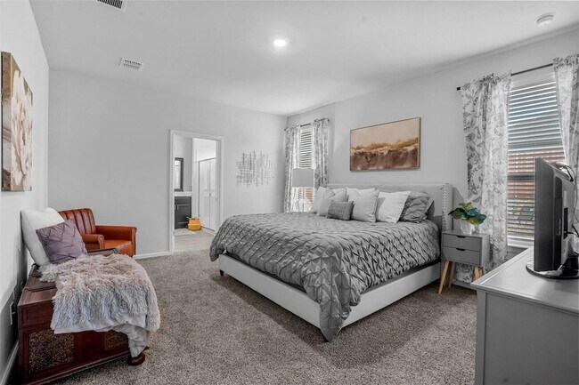 Building Photo - 8916 Old Rawhide Ln