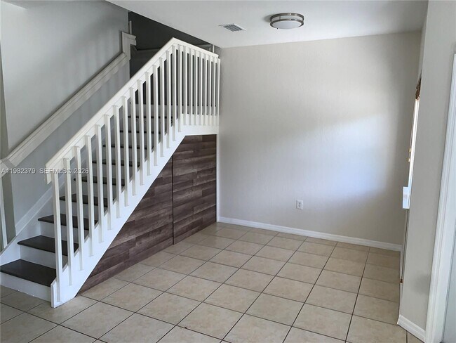 Building Photo - 3001 SE 17th Ave