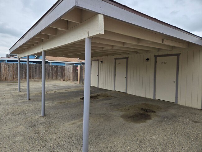 Building Photo - 2534 W Chestnut Ct