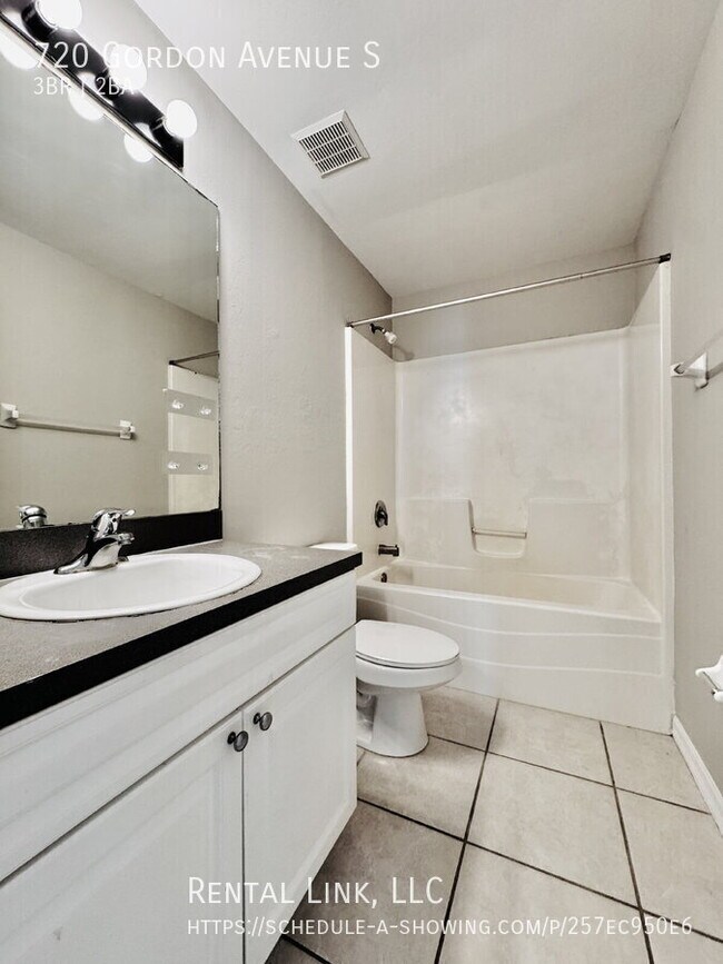 Building Photo - 720 Gordon Ave S