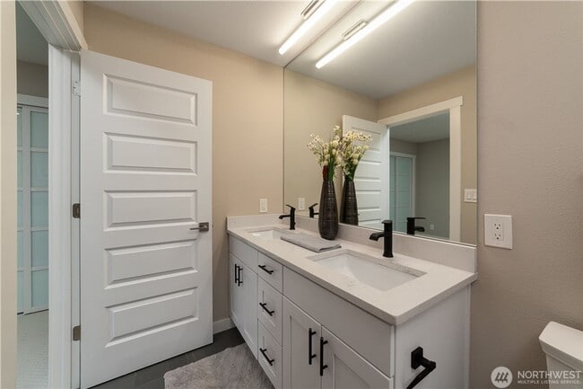 Building Photo - North Seattle - Pinehurst Updated 3 Bedroom 2 Bath Rambler