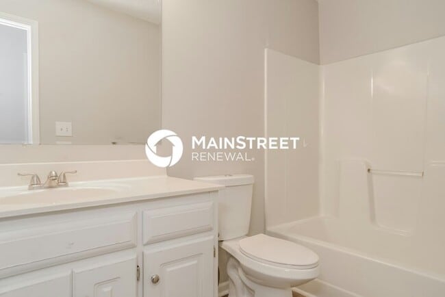 Building Photo - 3 Bedroom Pet-Friendly Home in LEES SUMMIT, MO with Main Street Renewal