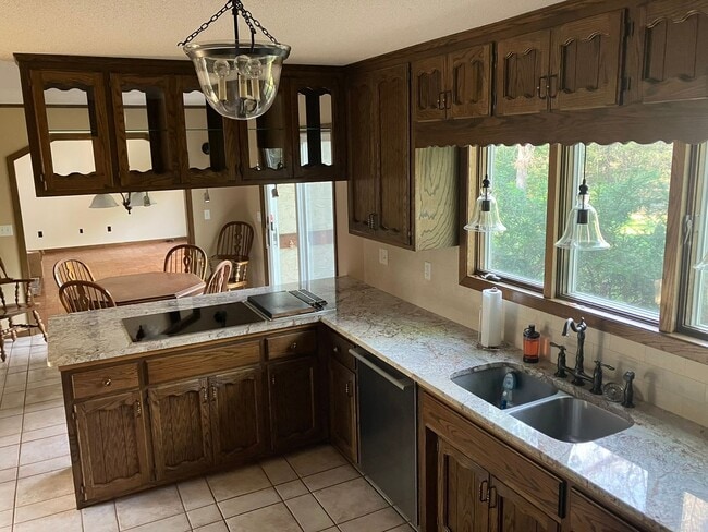Building Photo - 4 Bedroom 3.5 Bath Wooded Lot