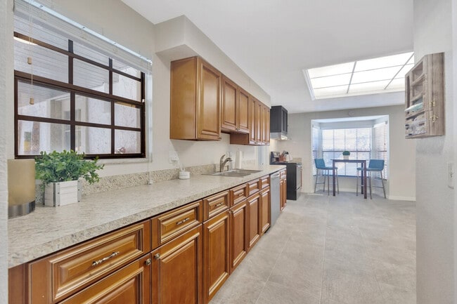 Building Photo - 1679 Tampa Rd