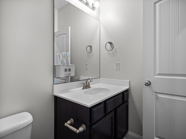 Building Photo - 239 Sailor St