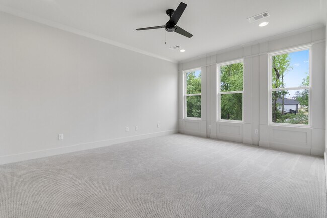 Building Photo - 31 Saffron Cir