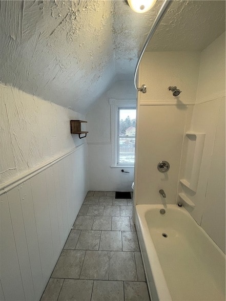 Building Photo - 128 S Spring Ave