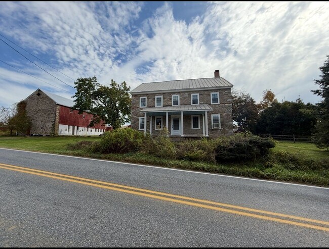 Building Photo - Amazing Brand New Renovated Farmhouse. Don't Miss.