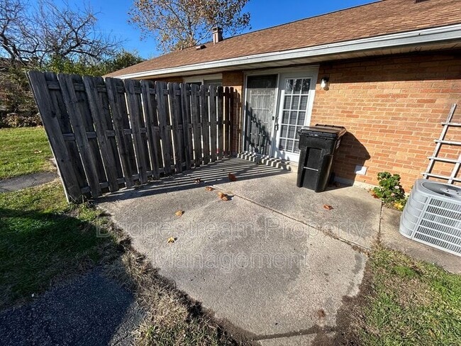 Building Photo - 4922 Leeper St