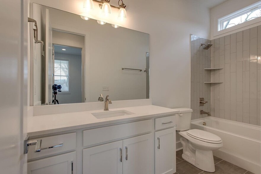 Building Photo - 1616 12th Ave N