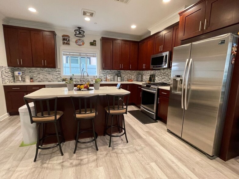 Building Photo - 6518 Walker Ave