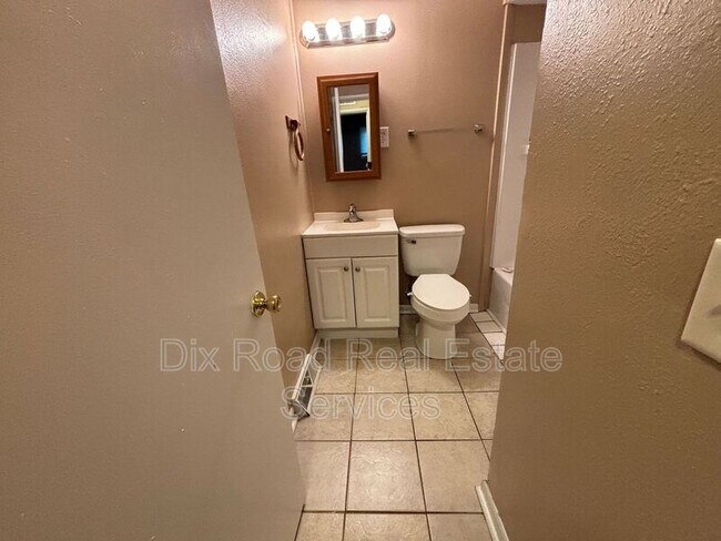 Building Photo - 4984 OH-122