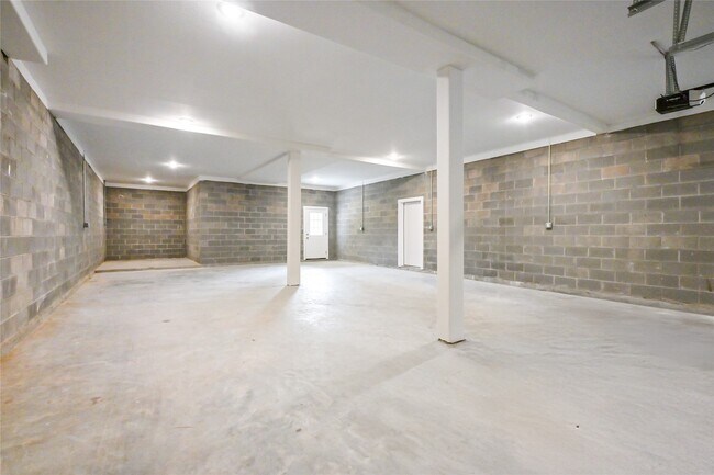 Building Photo - 4602 Clay St