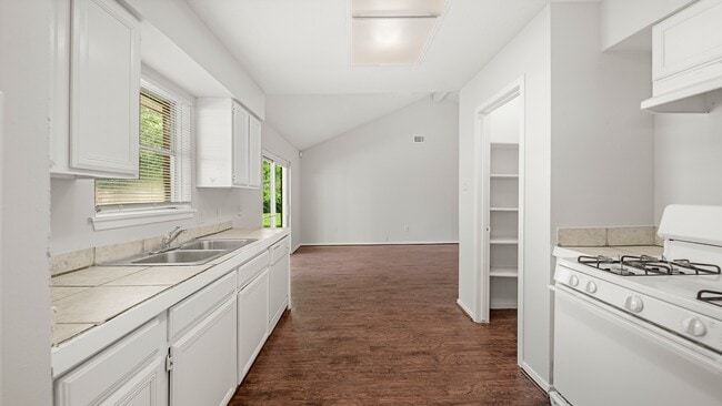 Building Photo - 5411 Lorraine Dr