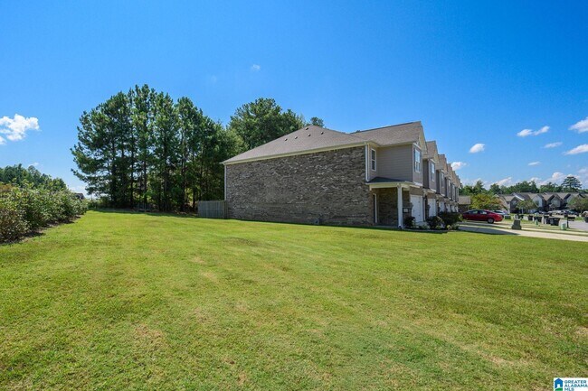 Building Photo - 501 Polo Way